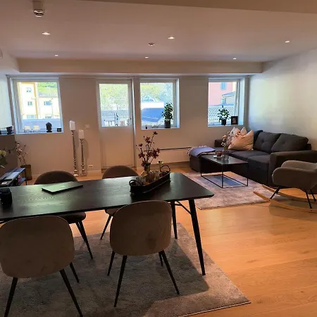 Апартаменты In The Middle Of The Fair - Large Modern Apartment! *