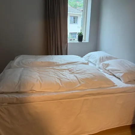 In The Middle Of The Fair - Large Modern Apartment! Стрюн
