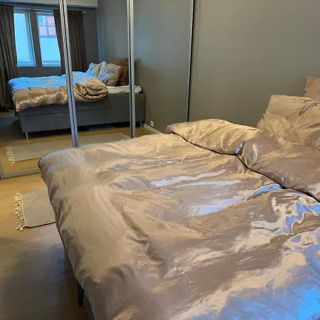 In The Middle Of The Fair - Large Modern Apartment! Стрюн